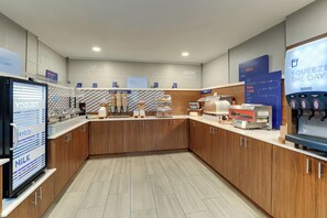Free daily buffet breakfast - Holiday Inn Express & Suites Richmond by IHG (Richmond)