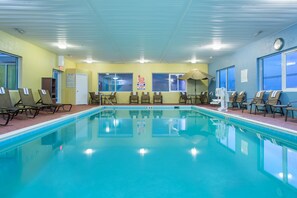 Indoor pool, sun loungers