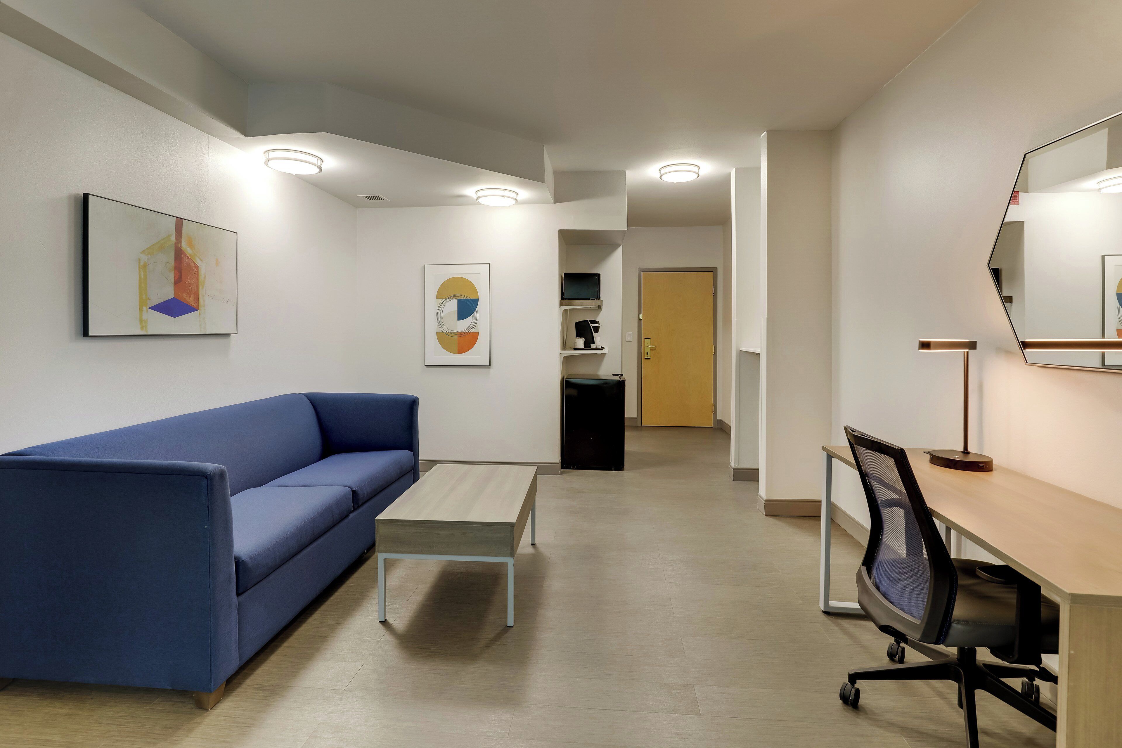 1 bedroom, premium bedding, desk, laptop workspace