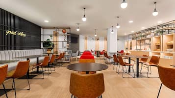 Daily continental breakfast (EUR 10 per person)