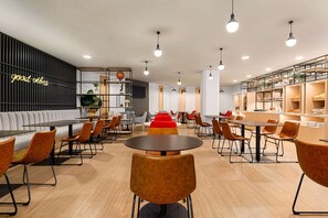 Daily continental breakfast (EUR 10 per person)