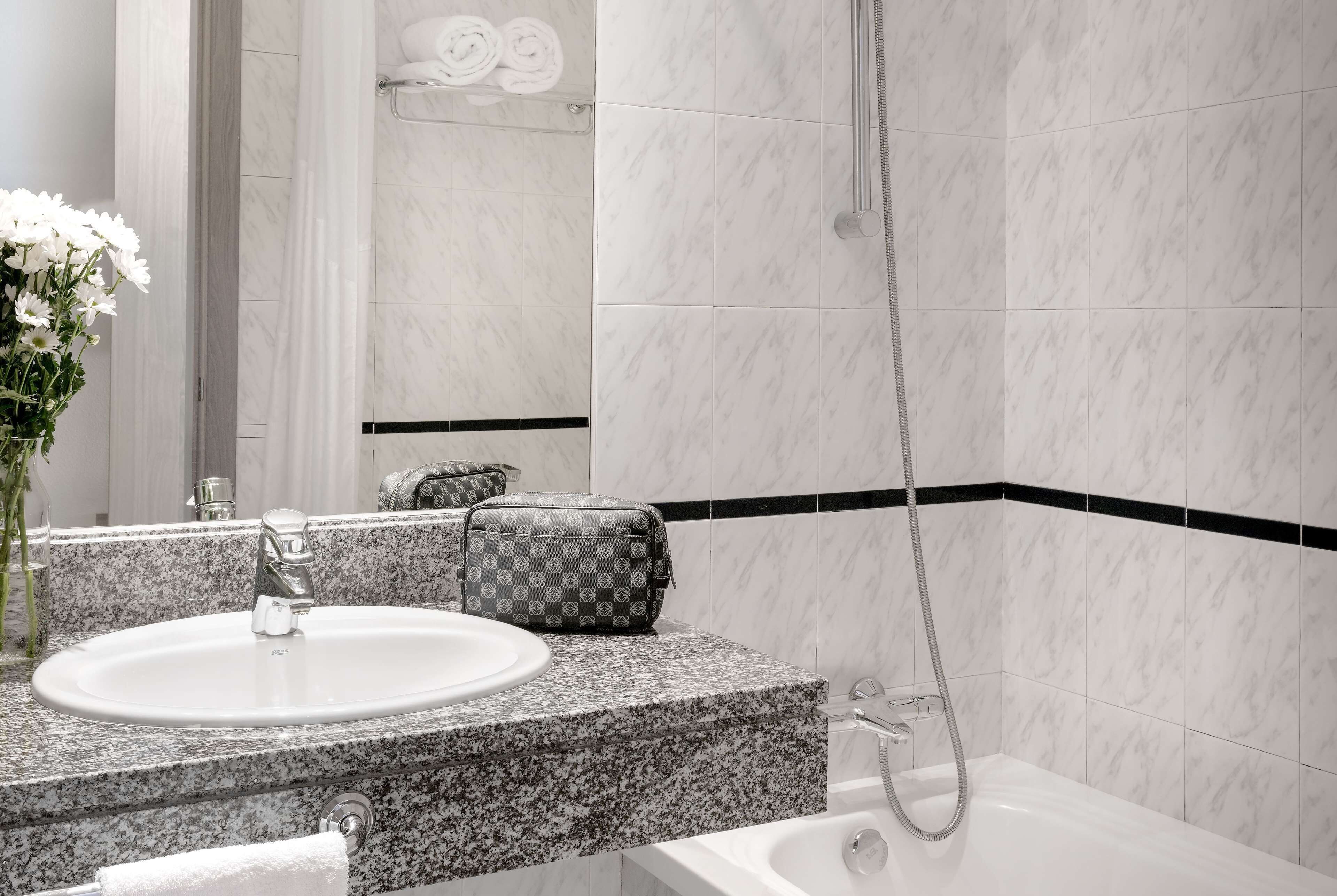 room, 1 double bed, accessible, non smoking (mobility) | bathroom | deep-soaking bathtub, free toiletries, hair dryer, towels