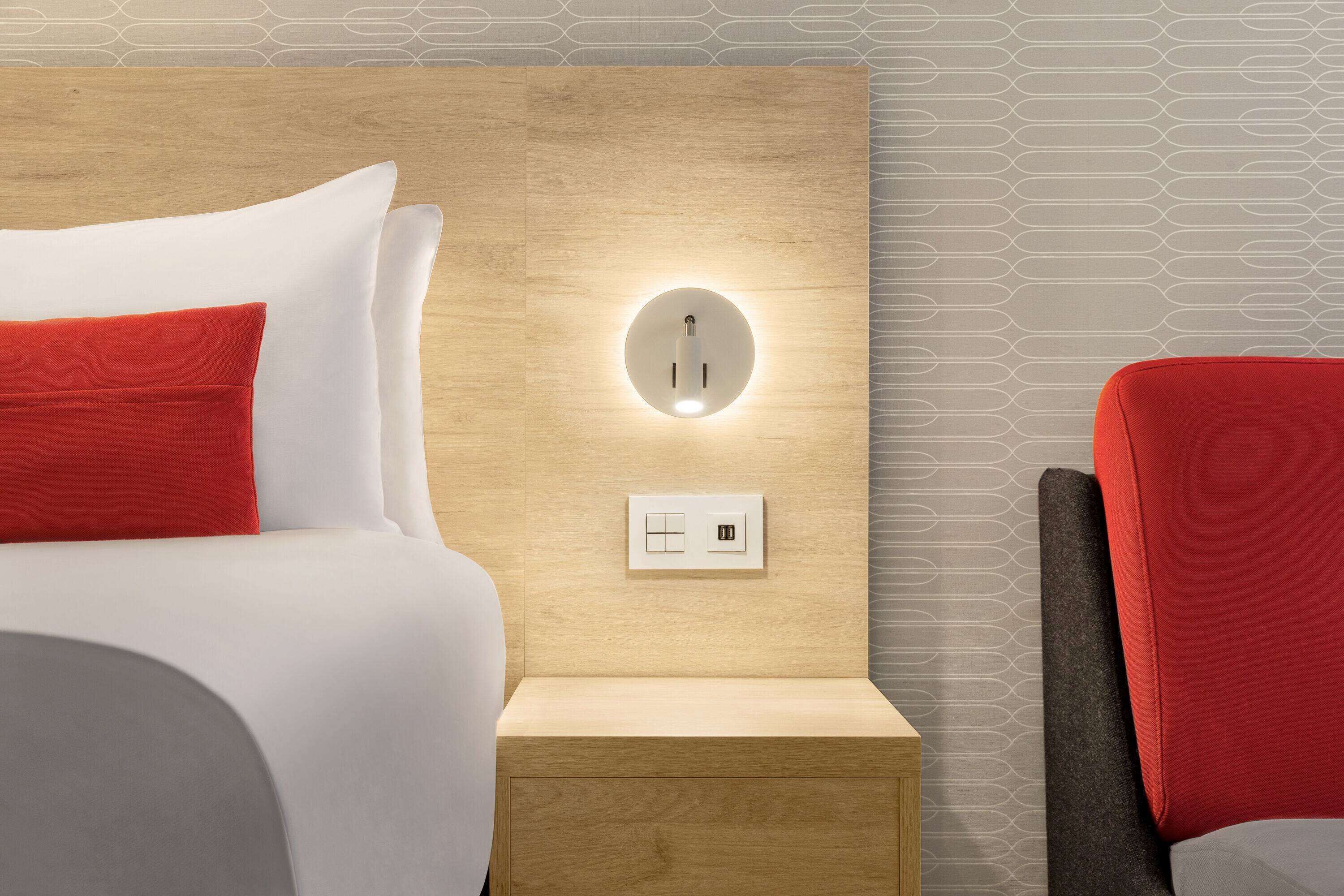 room, 1 double bed, accessible, non smoking (mobility) | down duvets, in-room safe, desk, laptop workspace