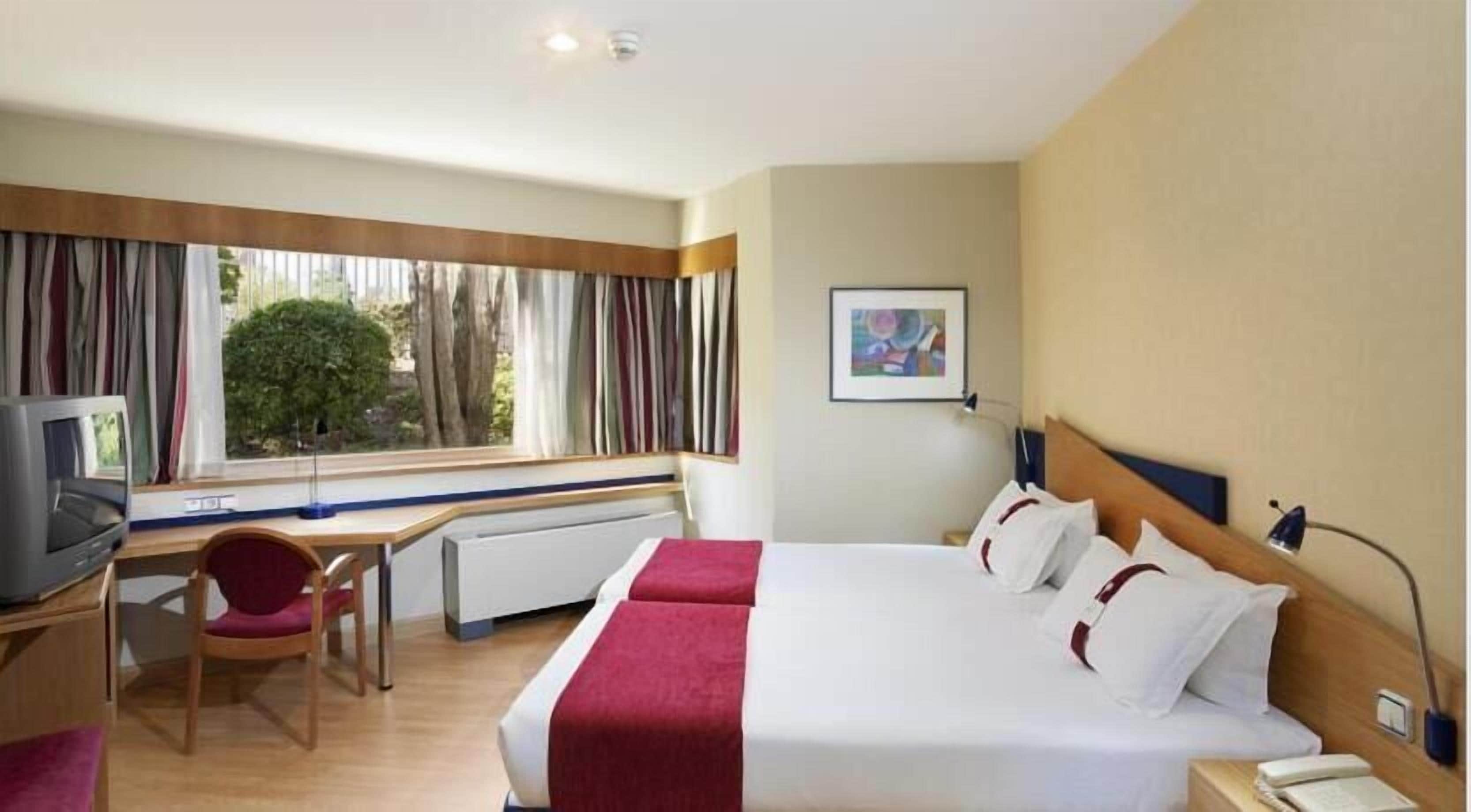 Couette en duvet d'oie, coffres-forts dans les chambres, bureau
