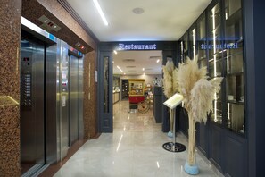 Petit déjeuner buffet compris tous les jours