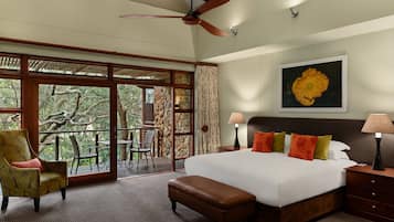 Loft, 1 King Bed | Premium bedding, minibar, in-room safe, desk