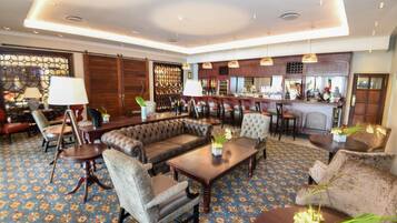 2 bars/lounges, poolside bar