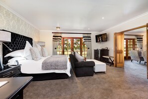 Premium bedding, minibar, in-room safe, desk - Irene Country Hotel (Irene, Centurion)
