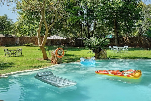 Outdoor pool, sun loungers