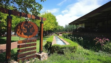 2 間餐廳;供應早餐、午餐、晚餐和早午餐