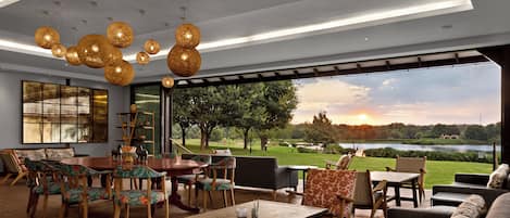 2 bares o lounges, bar junto a la alberca