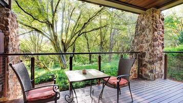 Guest Room Forest Facing, Juliet Balcony | Premium bedding, minibar, in-room safe, desk