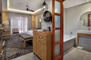 Standard Room | Premium bedding, minibar, in-room safe, desk