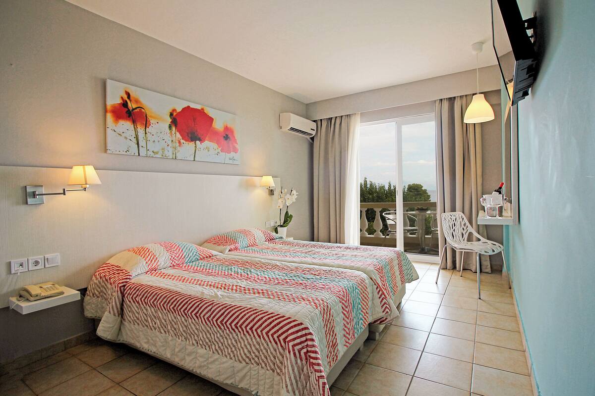 Twin Room, Sea View | WiFi (free), bed sheets