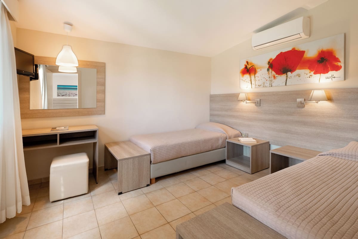 Free WiFi, bed sheets