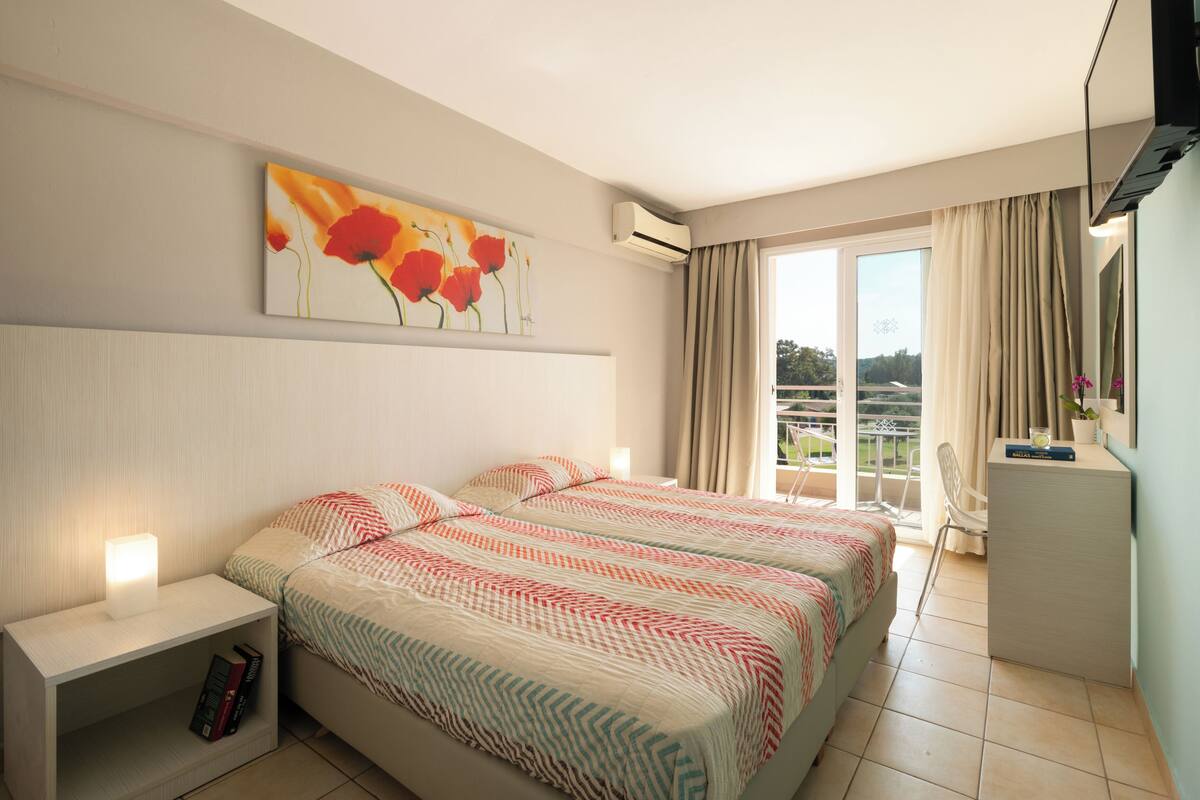 Comfort Twin Room, Garden View | WiFi (free), bed sheets