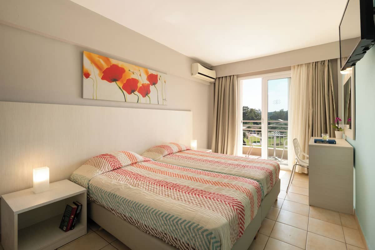 Comfort Twin Room, Garden View | Free WiFi, bed sheets