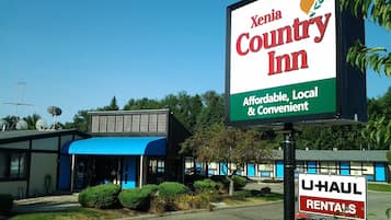 Welcome to Xenia Country Inn, a convenient local option with a modern design.