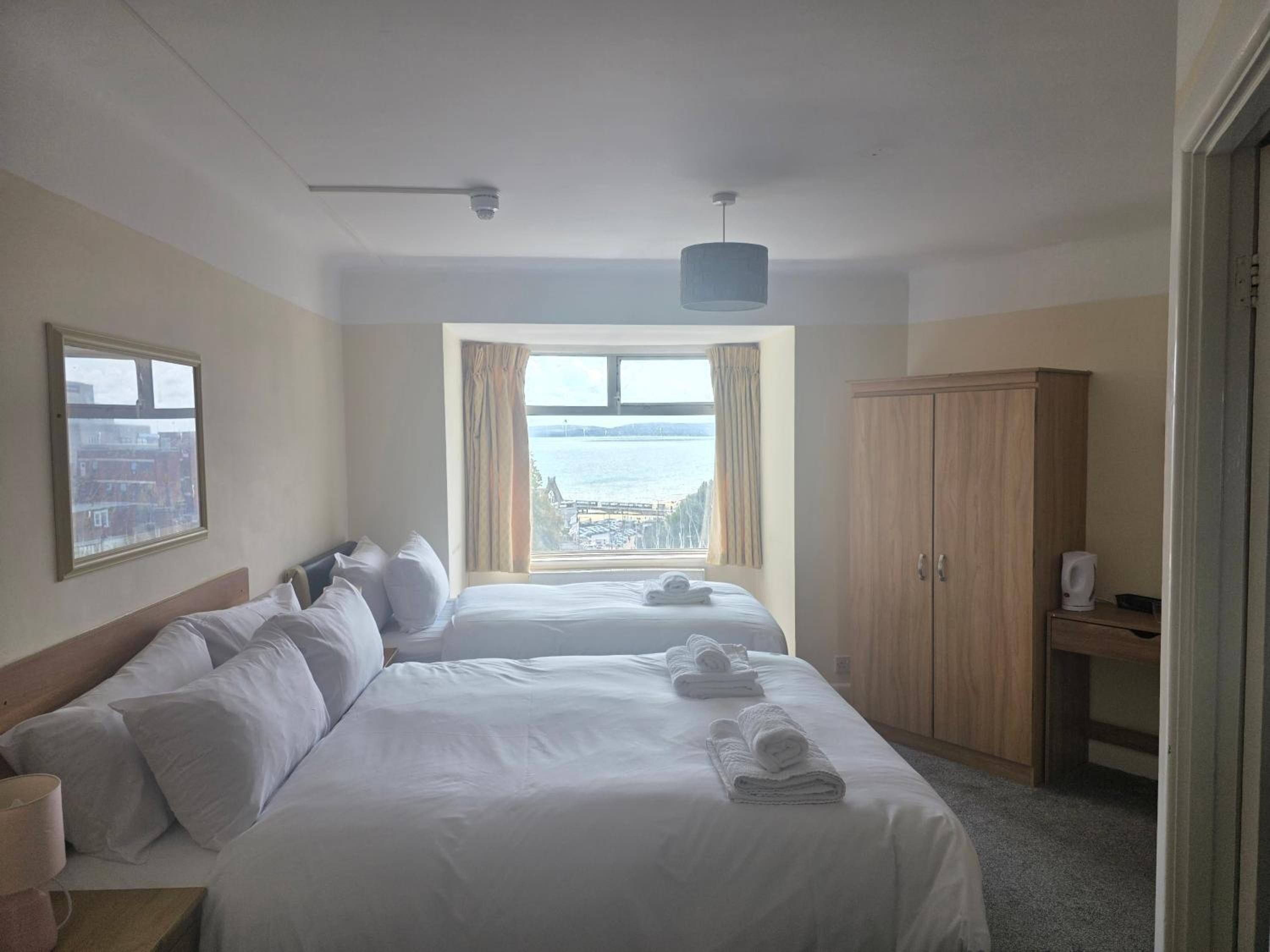 Pillowtop beds, desk, free cribs/infant beds, free WiFi