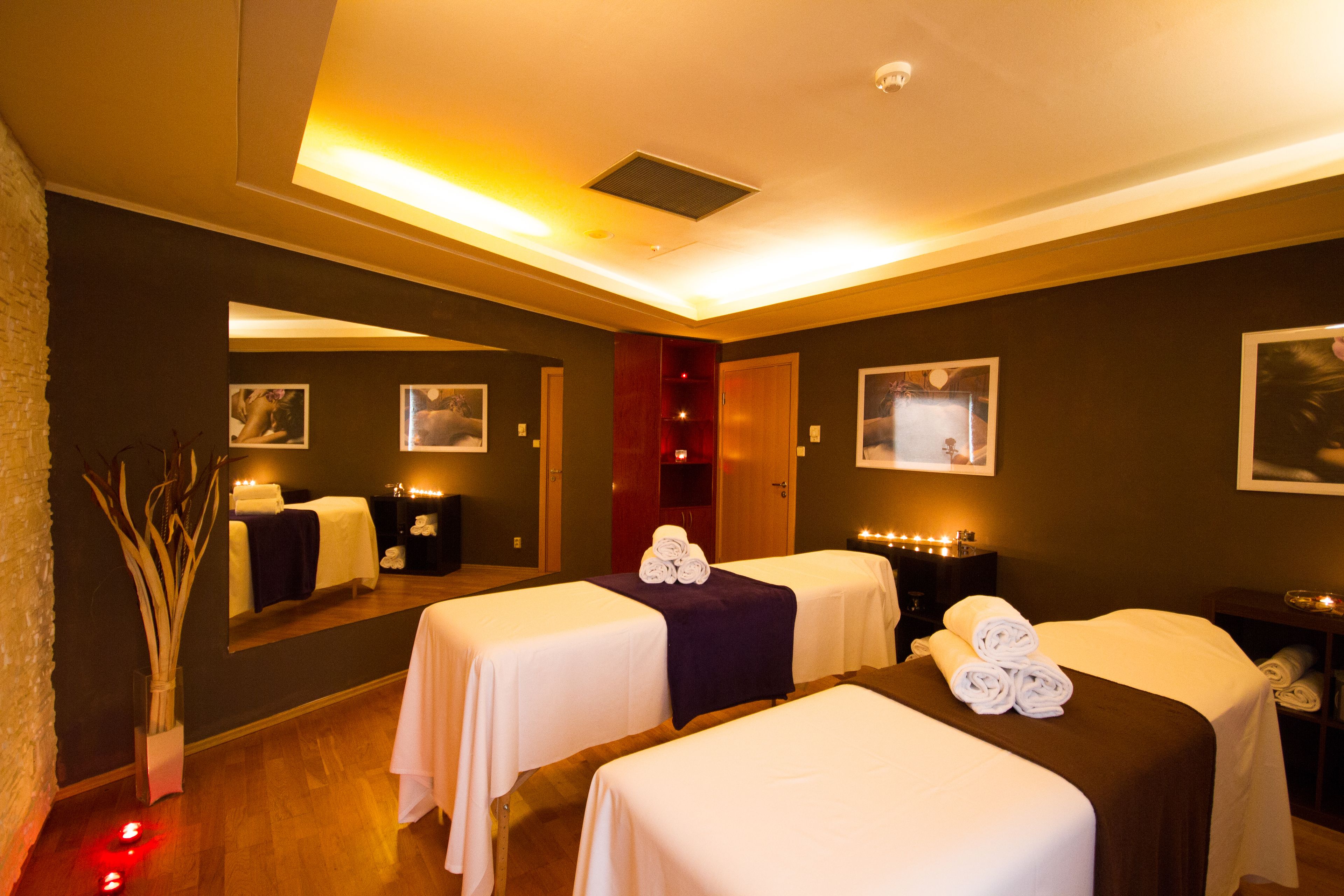 Massasje med varme steiner, dypvevsmassasje og massasje