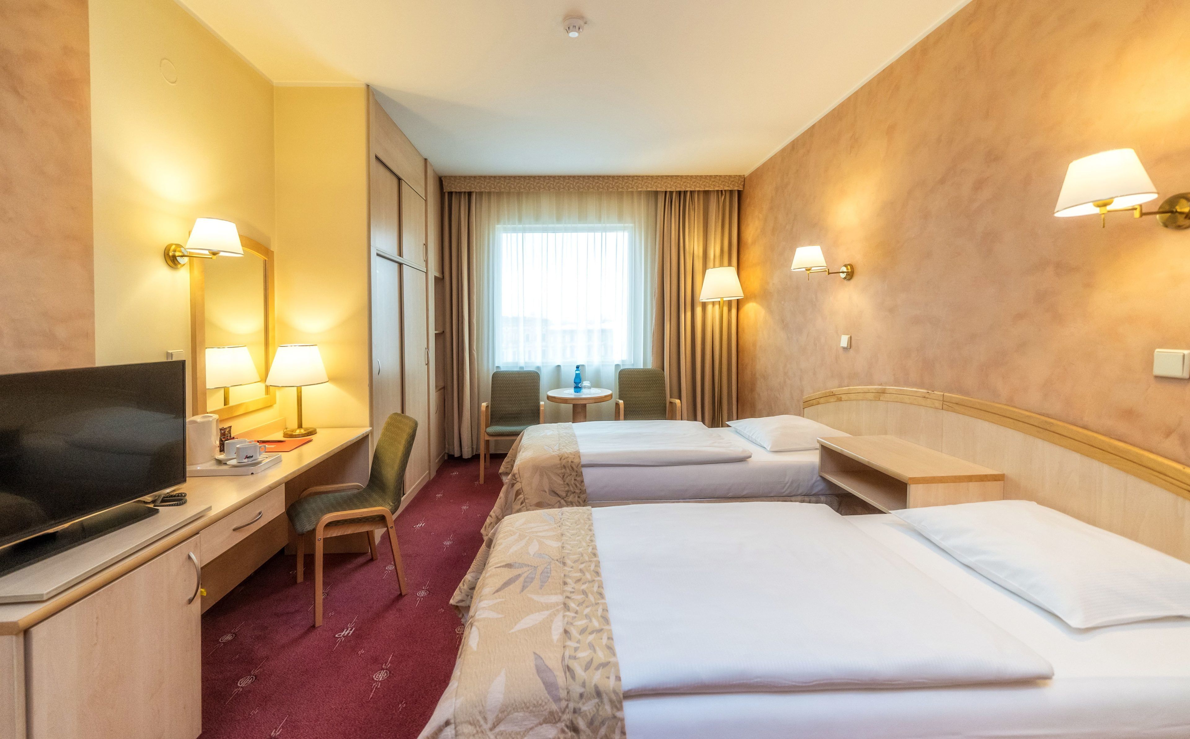 standard twin room, 2 single beds | 1 bedroom, hypo-allergenic bedding, minibar, in-room safe