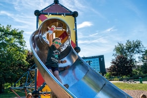 Área de juegos infantiles al aire libre