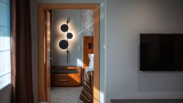 Phòng Suite | Bộ đồ giường kháng dị ứng, minibar, két bảo mật tại phòng, bàn