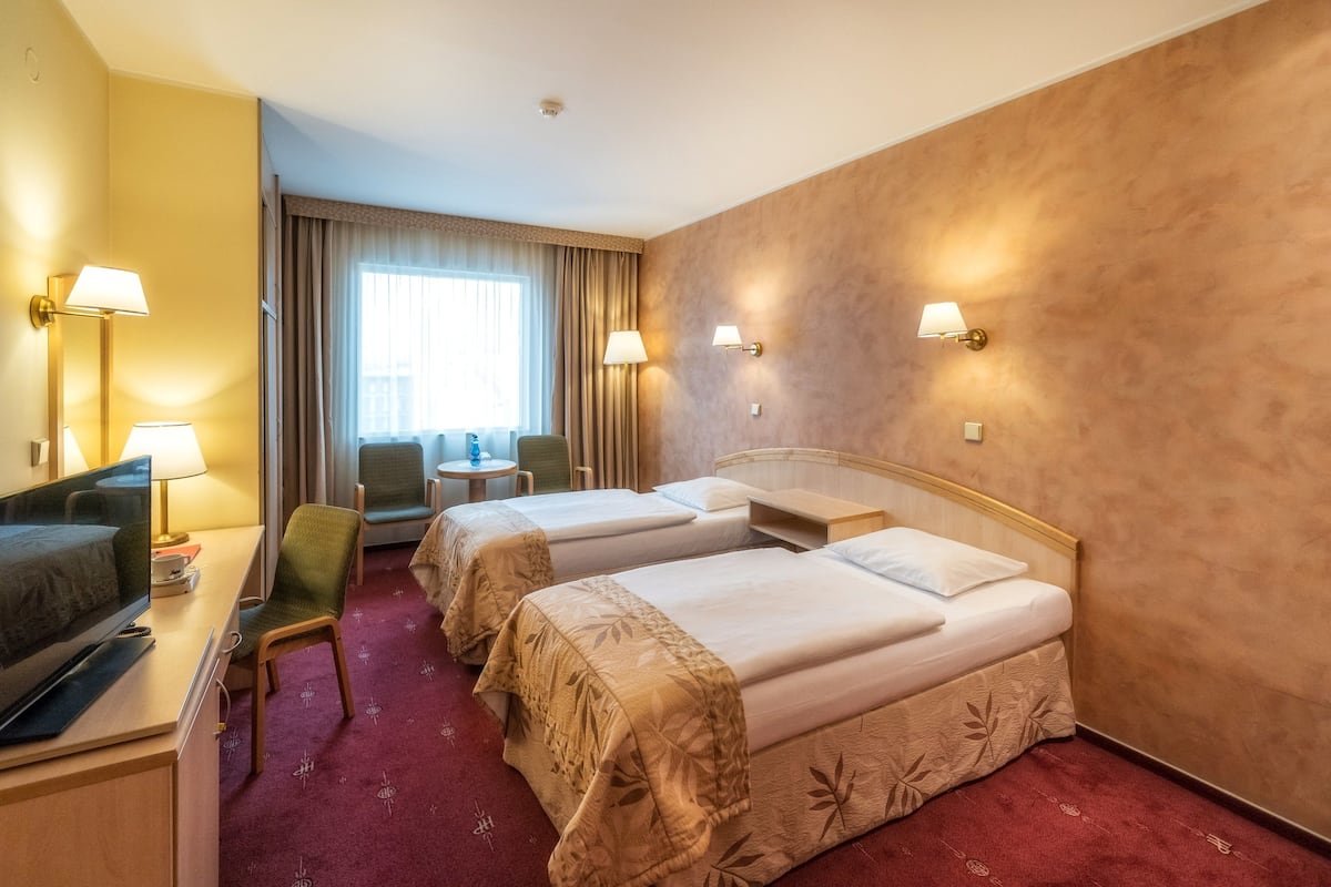 1 bedroom, hypo-allergenic bedding, minibar, in-room safe