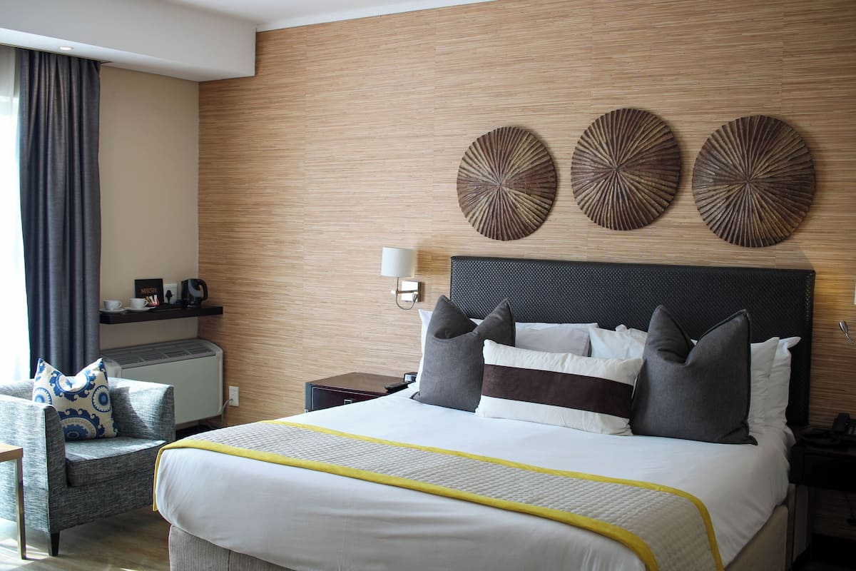 suite | in-room safe, desk, iron/ironing board, free rollaway beds