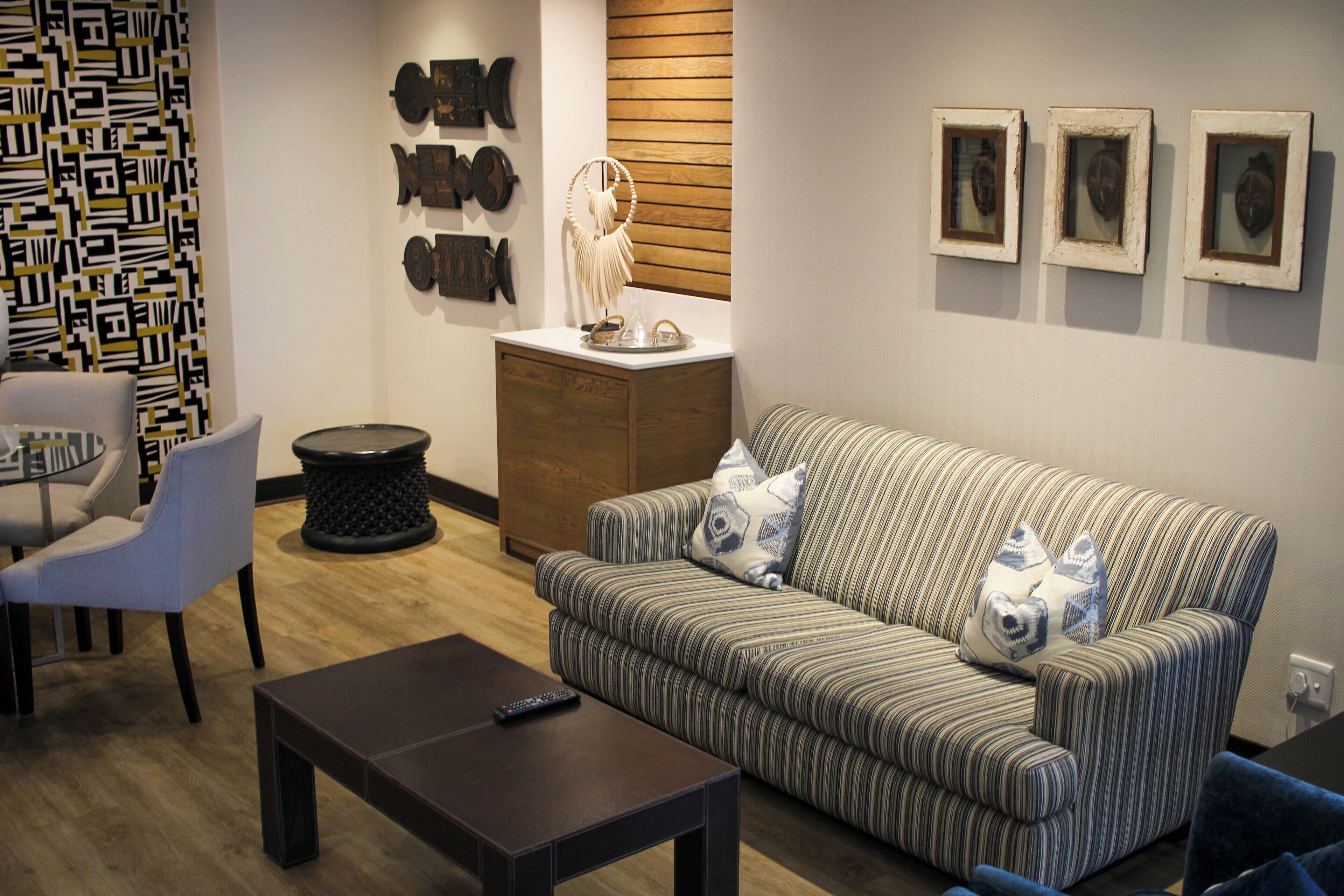 suite | living area | 36-inch lcd tv with satellite channels, tv