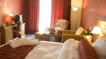 Premium bedding, minibar, in-room safe, desk