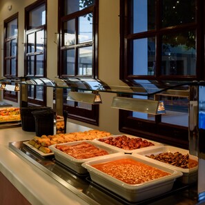 Tägliches inbegriffenes Frühstücksbuffet
