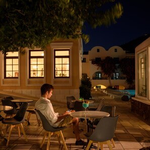 Poolside bar