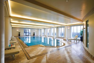 Indoor pool, sun loungers