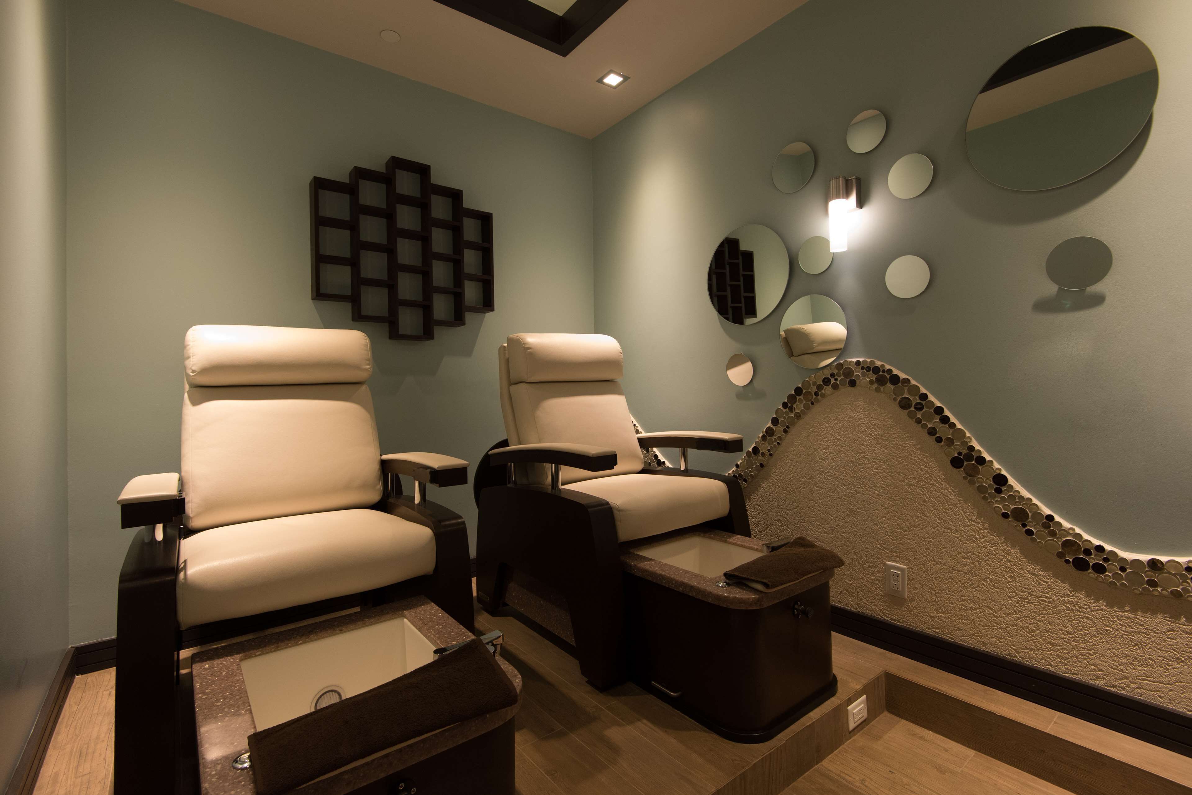 Área de tratamiento exterior, tratamientos corporales y aromaterapia 