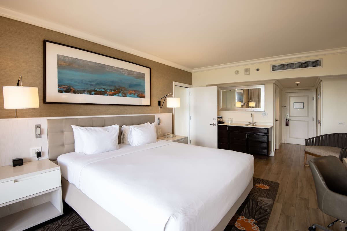 Suite, 1 Bedroom | Minibar, in-room safe, desk, laptop workspace