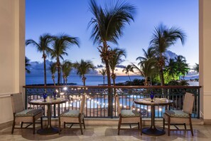 4 restaurants; breakfast, lunch, and dinner served