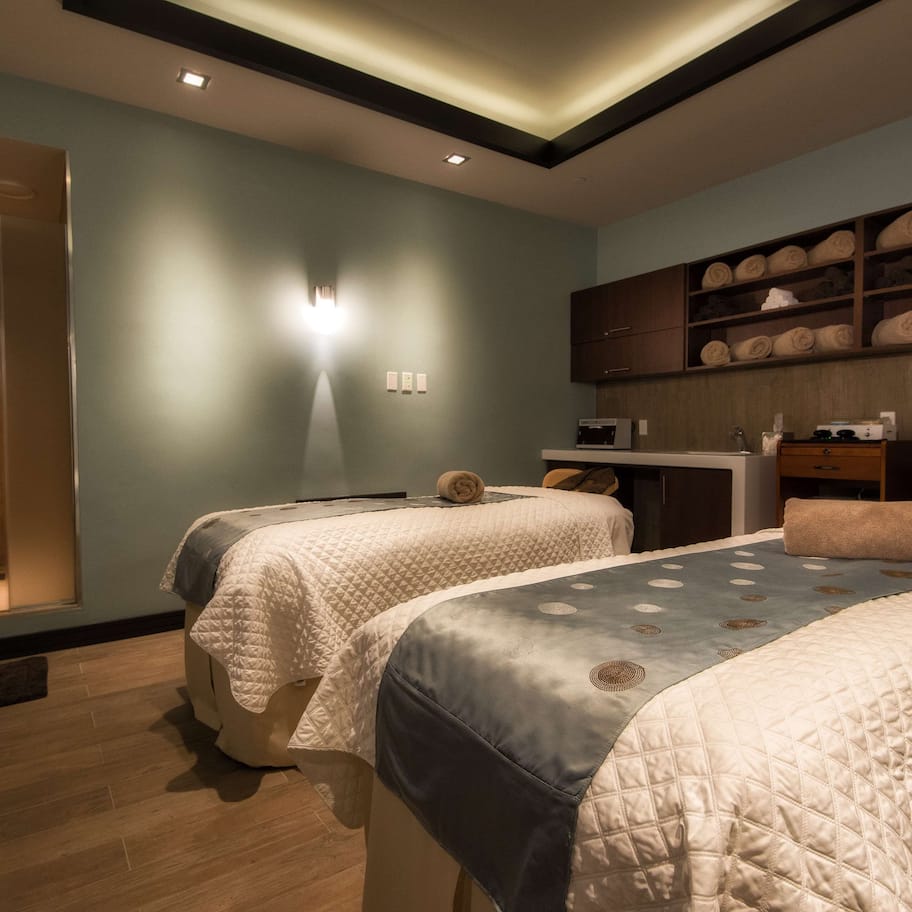 Área de tratamiento exterior, tratamientos corporales y aromaterapia