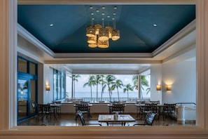 4 restaurants; breakfast, lunch, and dinner served