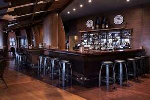 2 bars/lounges, poolside bar