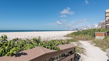 Beach nearby, white sand, beach towels