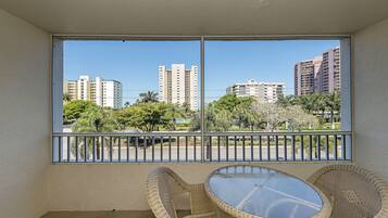 1 bedroom, individually decorated, individually furnished