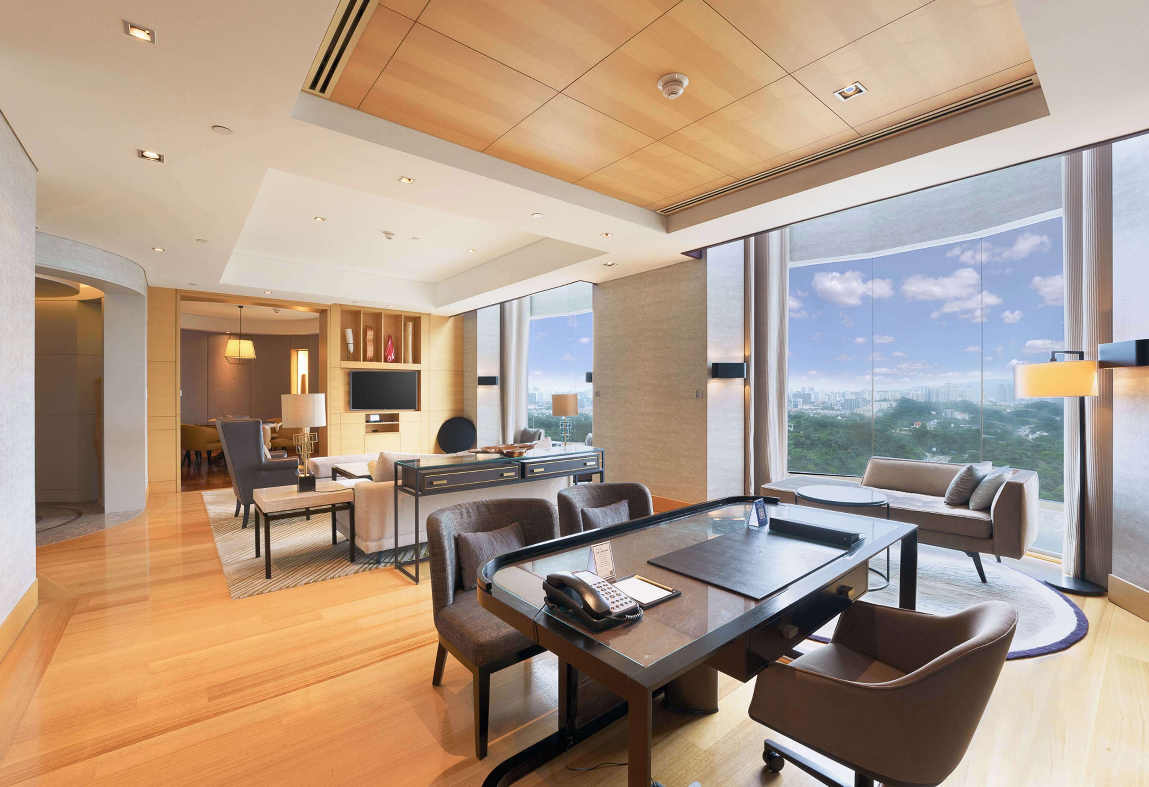 Hypo-allergenic bedding, minibar, in-room safe, individually furnished