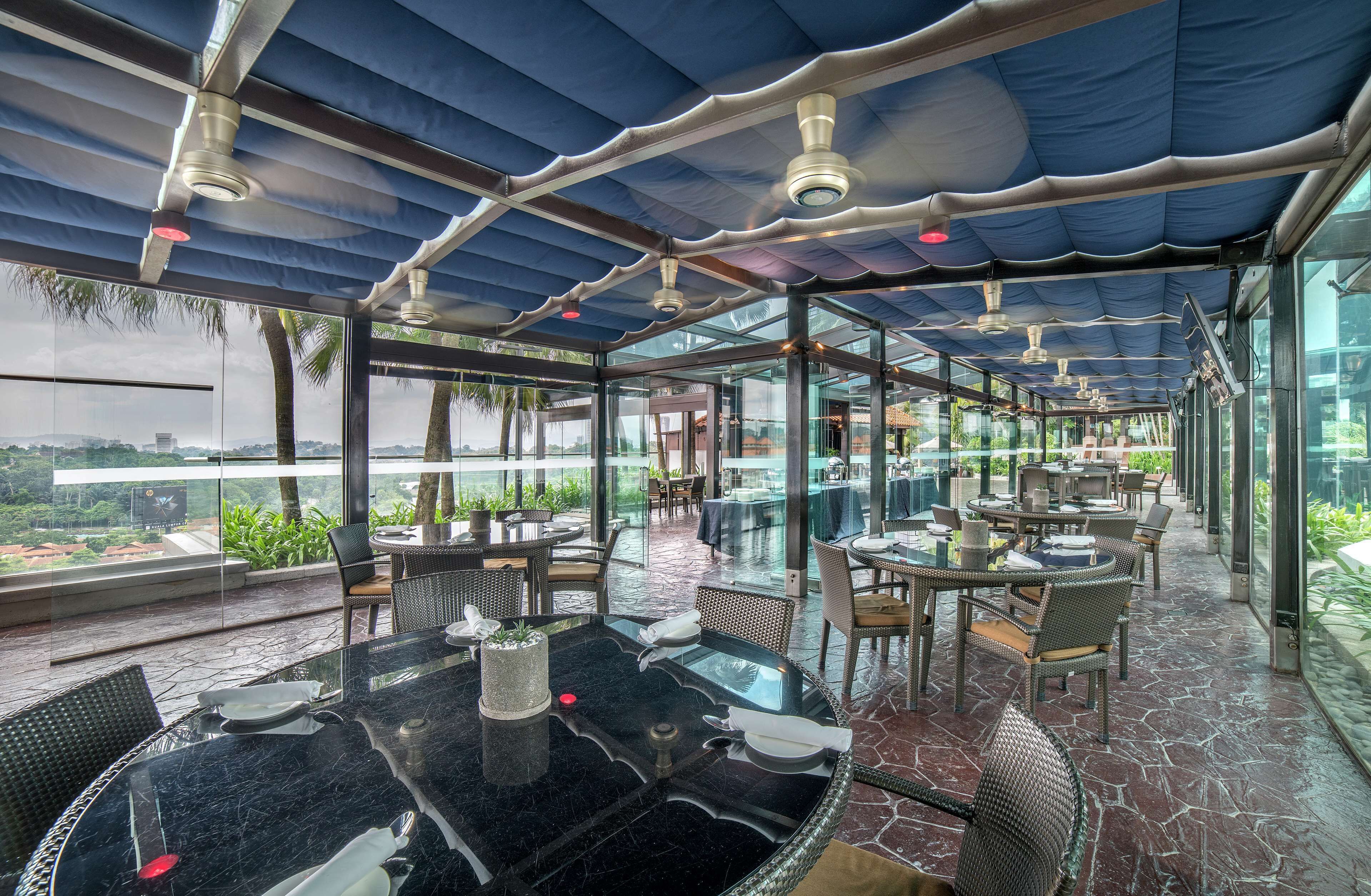 9 restaurants, breakfast, lunch, dinner served; fusion cuisine