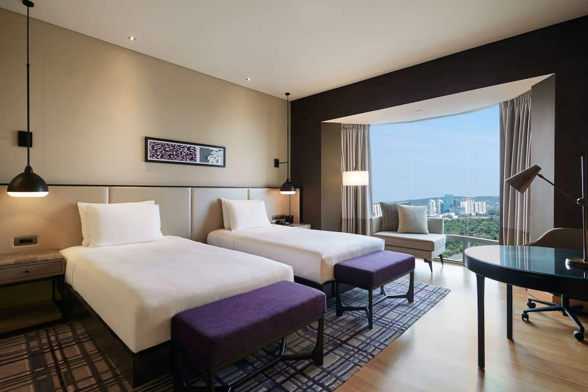 Hypo-allergenic bedding, minibar, in-room safe, individually furnished