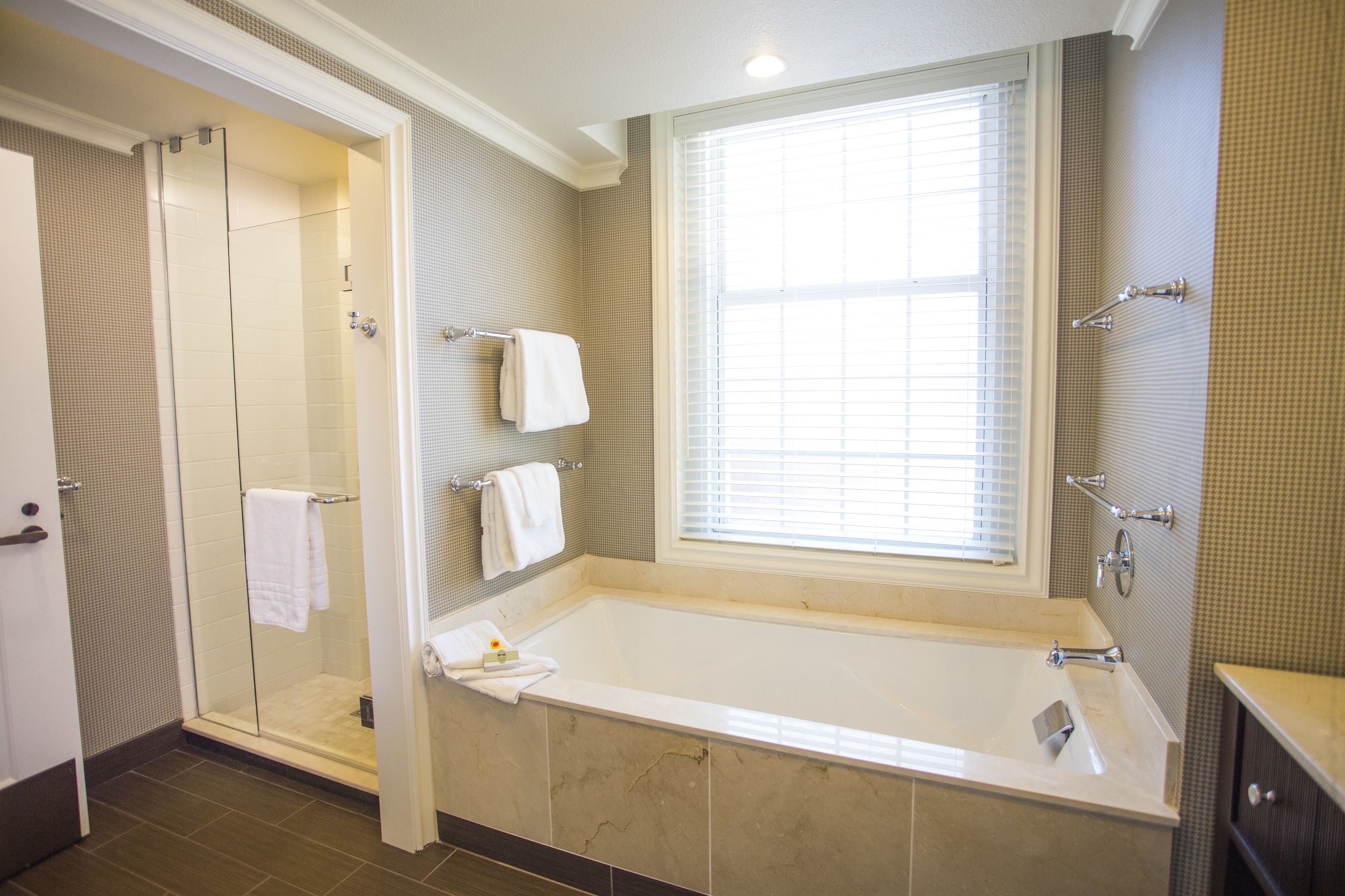 deluxe single room, 1 king bed, terrace, garden view | bathroom | free toiletries, towels