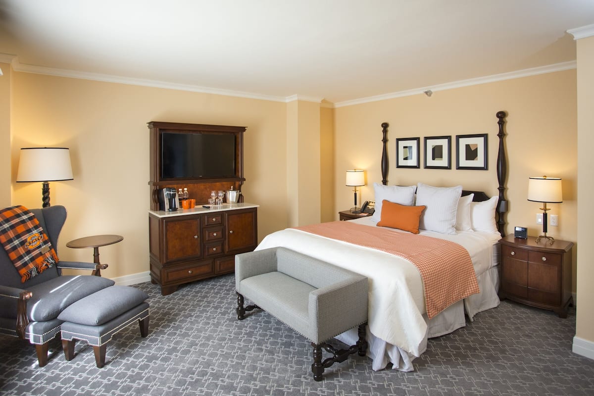 Chambre simple Deluxe, 1 très grand lit, vue sur le jardin | Literie de qualité, bureau, fer et planche à repasser