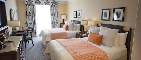 Habitació individual Deluxe, 2 llits de matrimoni, terrassa, vistes al jardí | Roba de llit d'alta qualitat, escriptori i planxa i posts de planxar