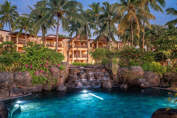 2 outdoor pools, pool umbrellas, sun loungers