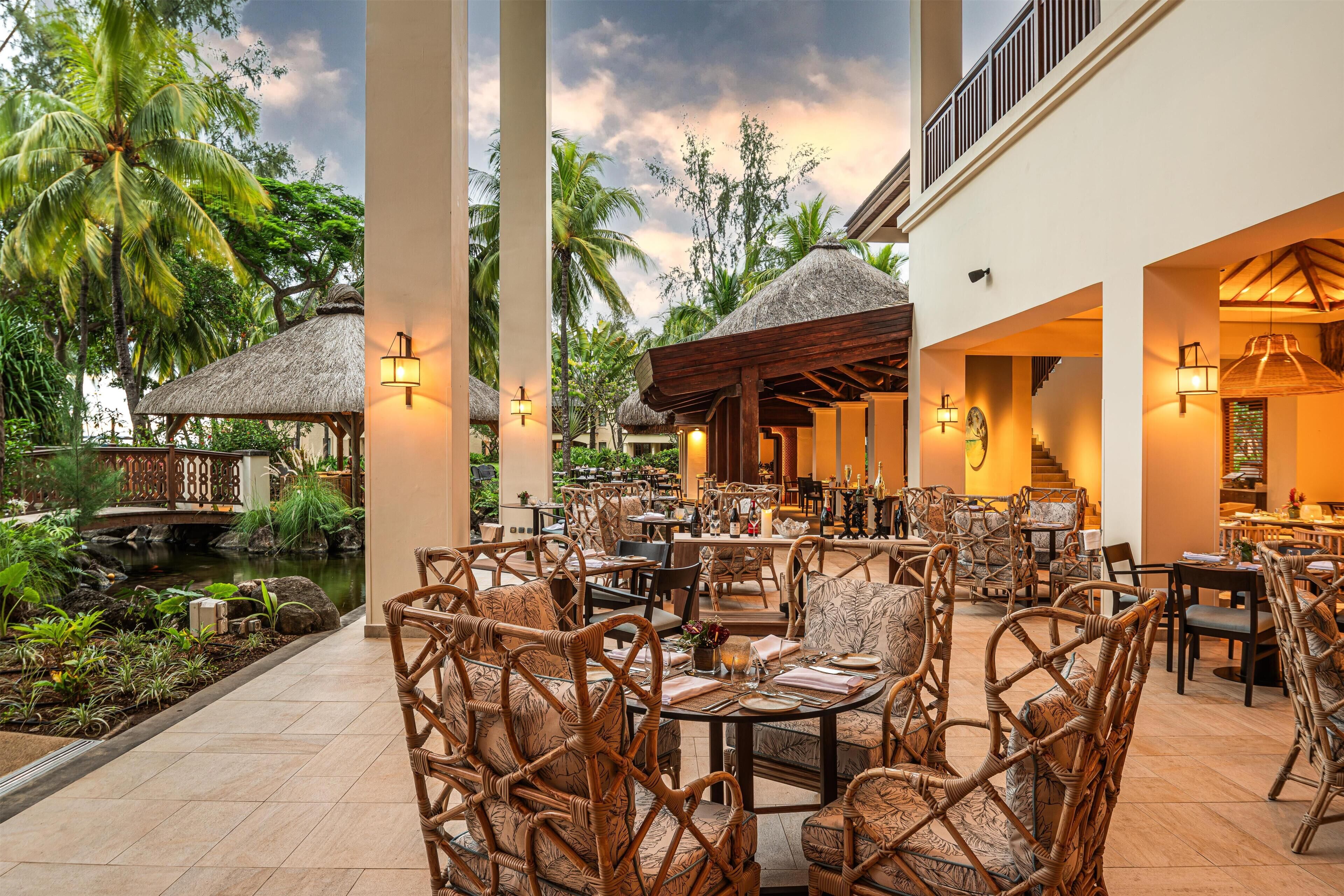 4 restaurants; breakfast, lunch, and dinner served